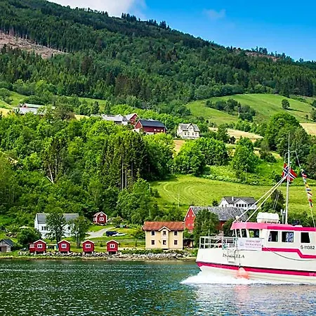 Nesset Fjordcamping Hotell Hjelle