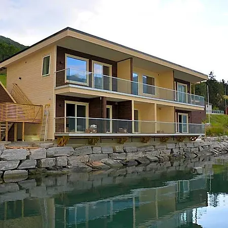 מלון Nesset Fjordcamping