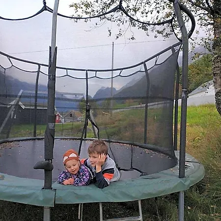 Nesset Fjordcamping מלון *