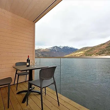 Nesset Fjordcamping היילה