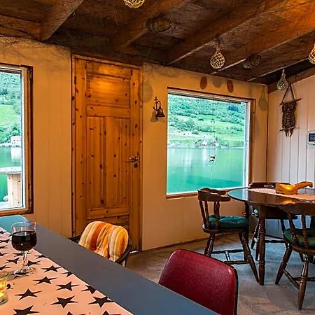 מלון Nesset Fjordcamping